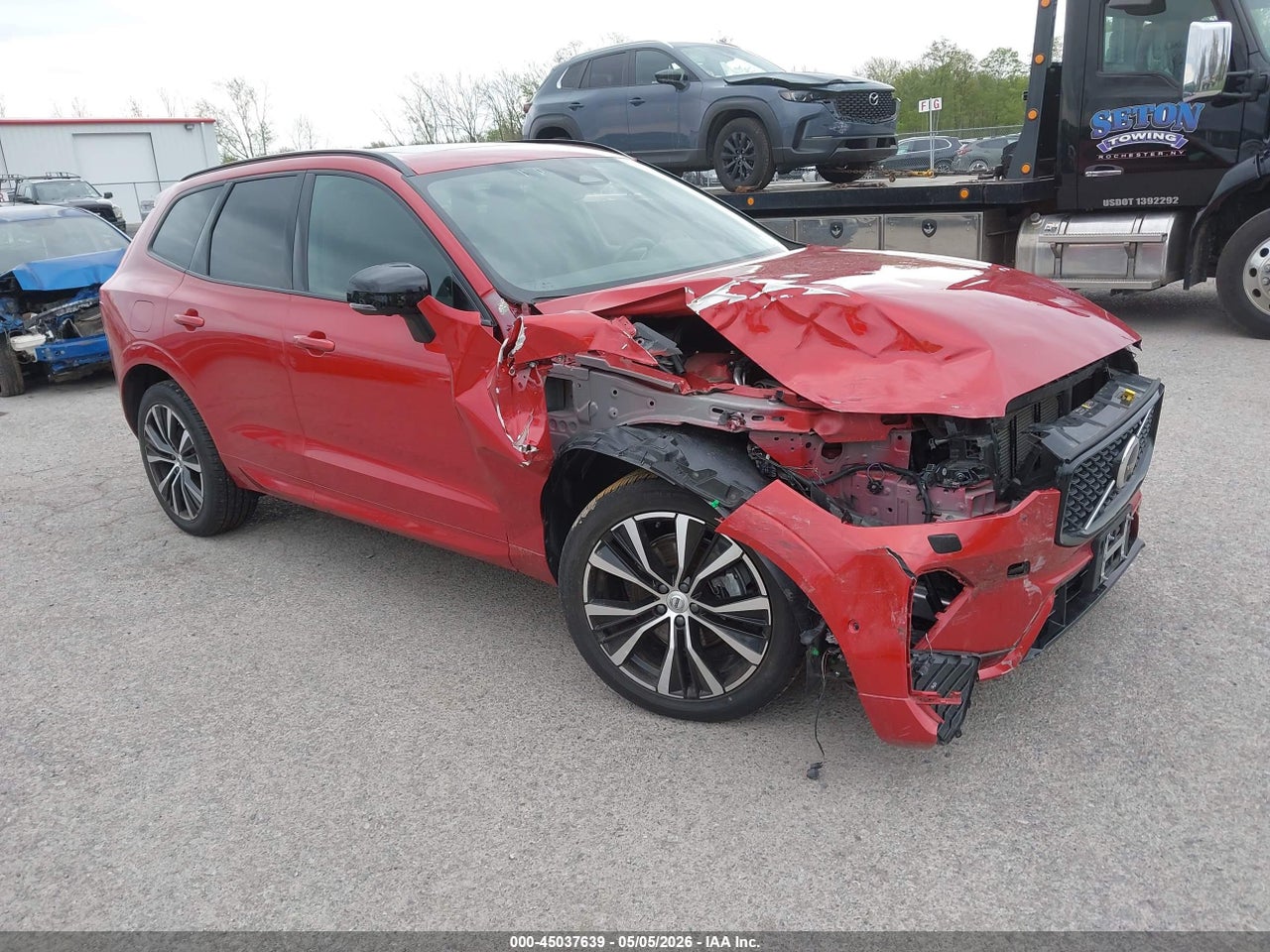 YV4L12RW2P1****** · 2023 VOLVO XC60 B5 PLUS DARK THEME