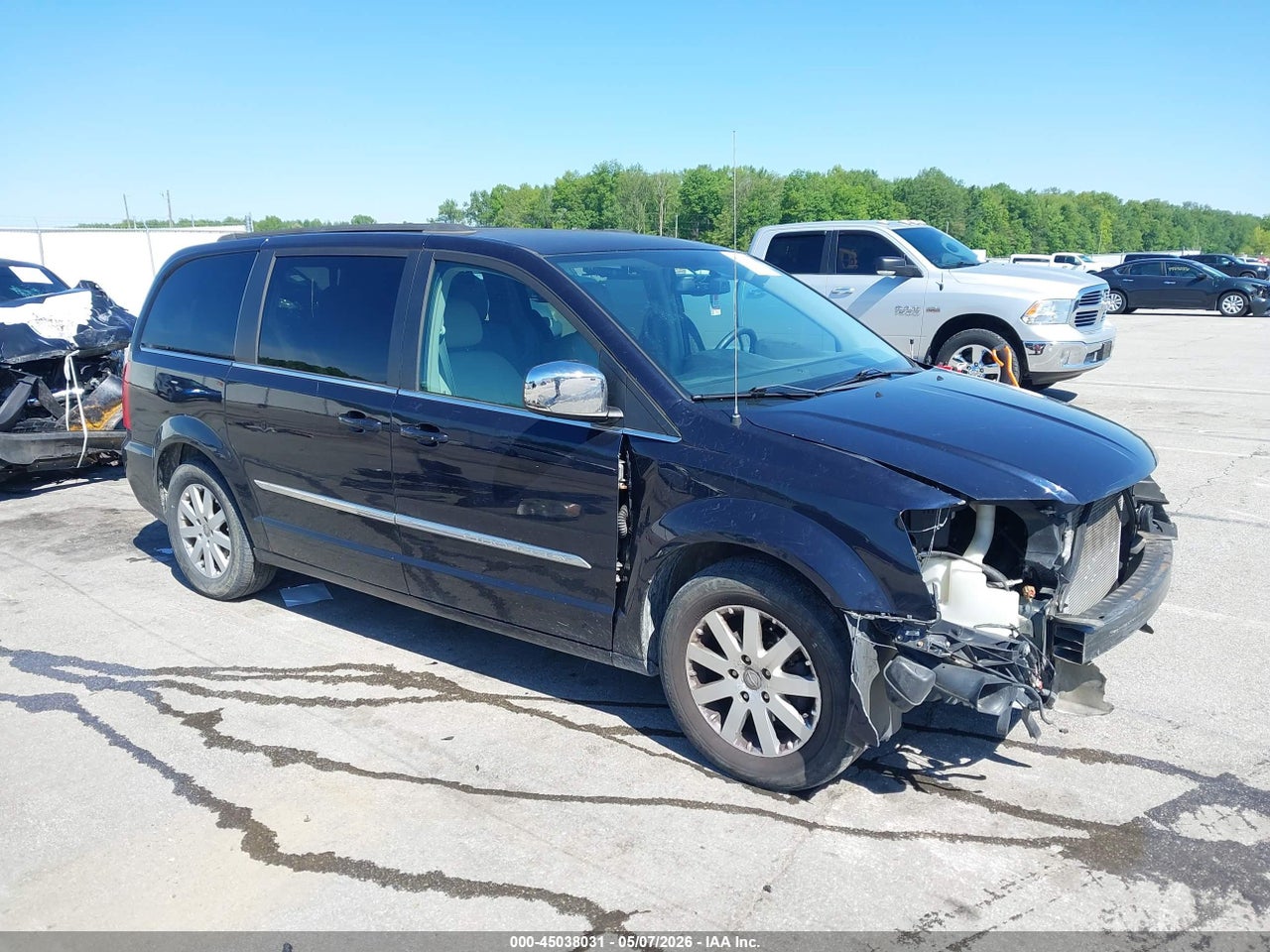 2A4RR8DG3BR****** · 2011 CHRYSLER TOWN &amp; COUNTRY TOURING-L