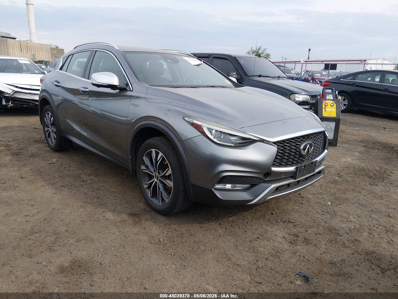 SJKCH5CR5HA****** · 2017 INFINITI QX30 PREMIUM
