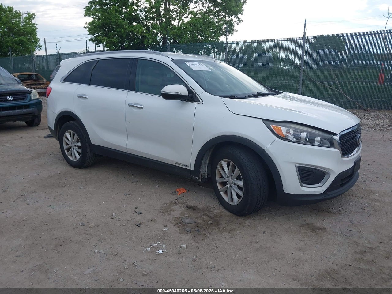 5XYPGDA52HG****** · 2017 KIA SORENTO 3.3L LX