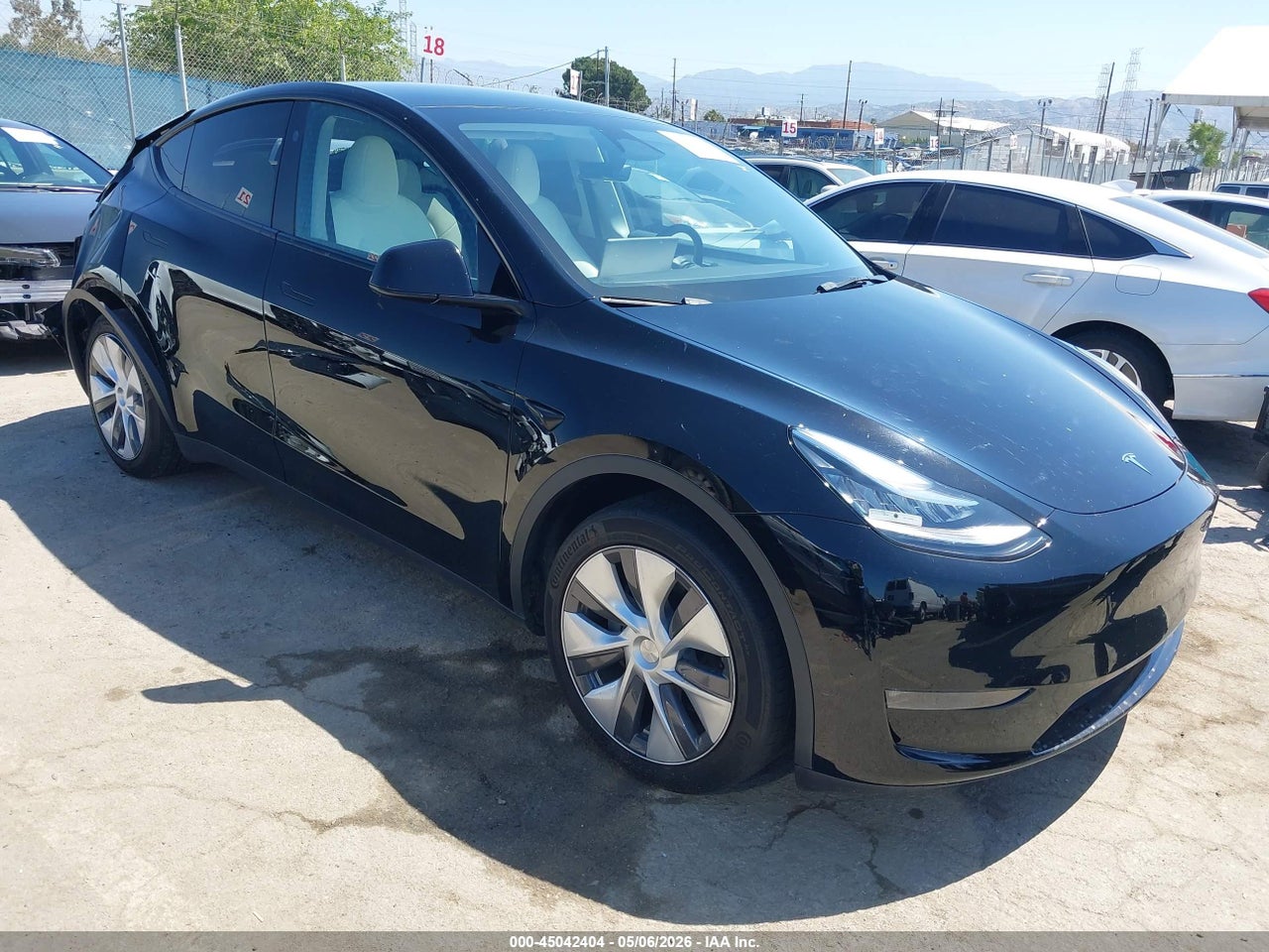 7SAYGDEE1PA****** · 2023 TESLA MODEL Y AWD/LONG RANGE DUAL MOTOR ALL-WHEEL DRIVE