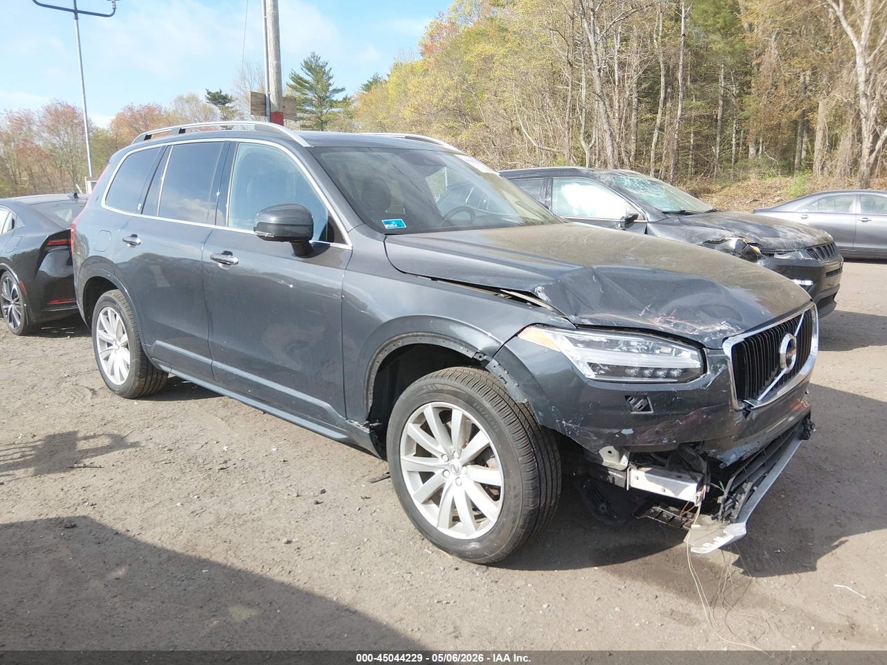 YV4A22PK0H1****** · 2017 VOLVO XC90 T6 MOMENTUM