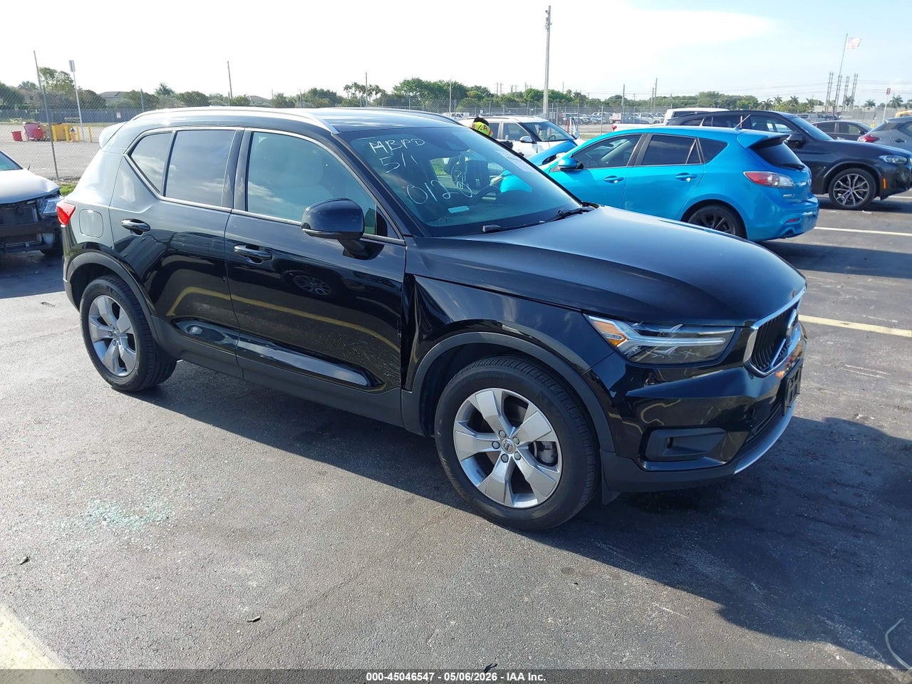 YV4162UK8M2****** · 2021 VOLVO XC40 T5 MOMENTUM