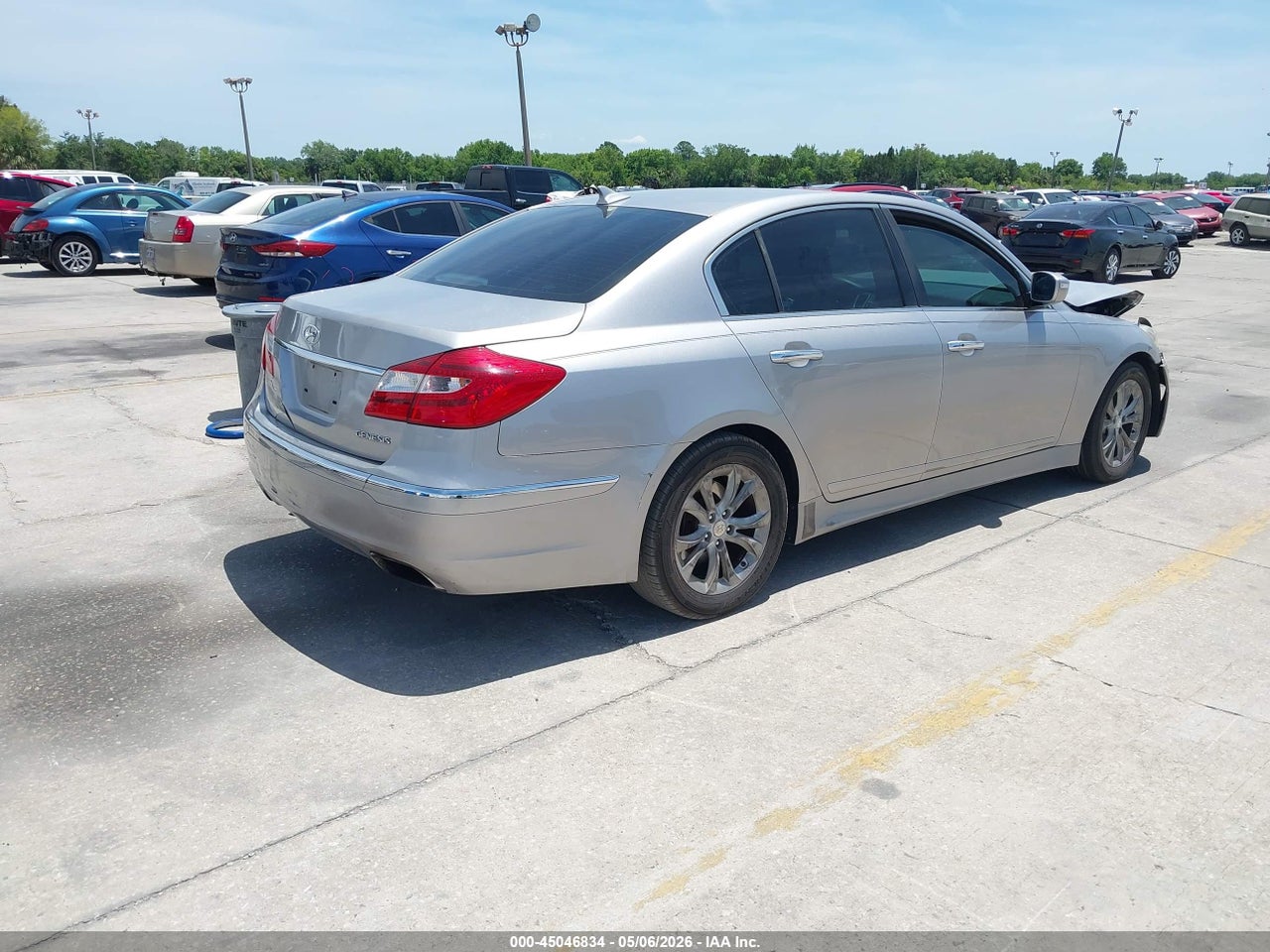 2013 HYUNDAI GENESIS 3.8 · 4/11