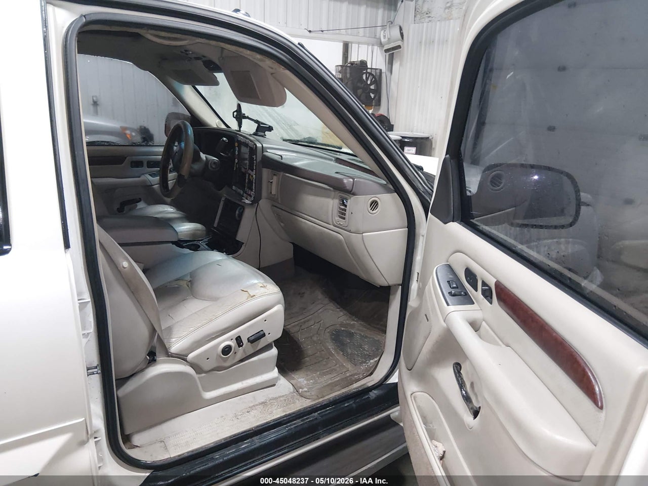 2005 CADILLAC ESCALADE ESV   · 5/11