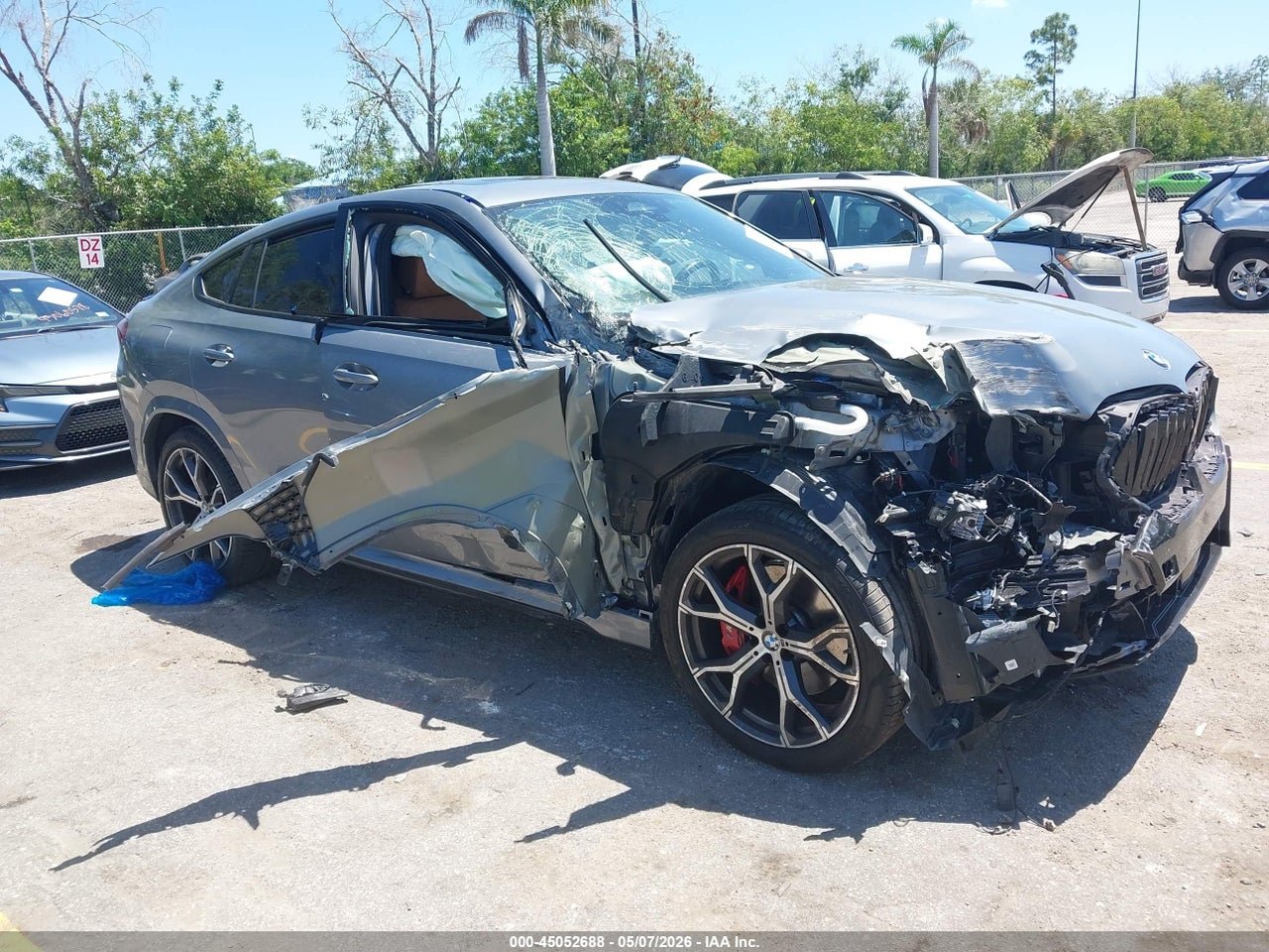 5UX33EX01R9****** · 2024 BMW X6 XDRIVE40I