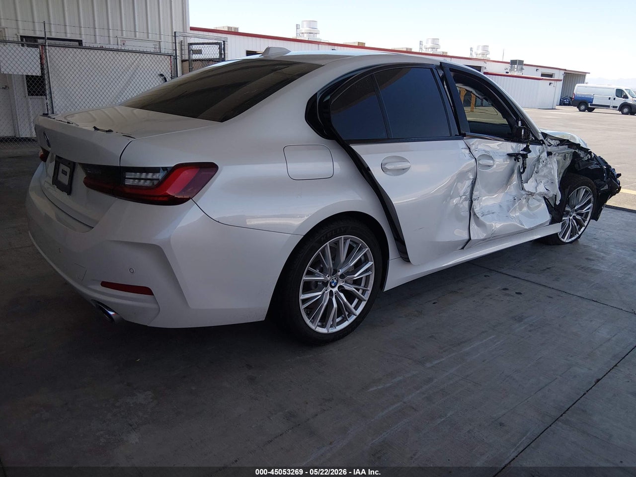 2023 BMW 330I   · 4/11