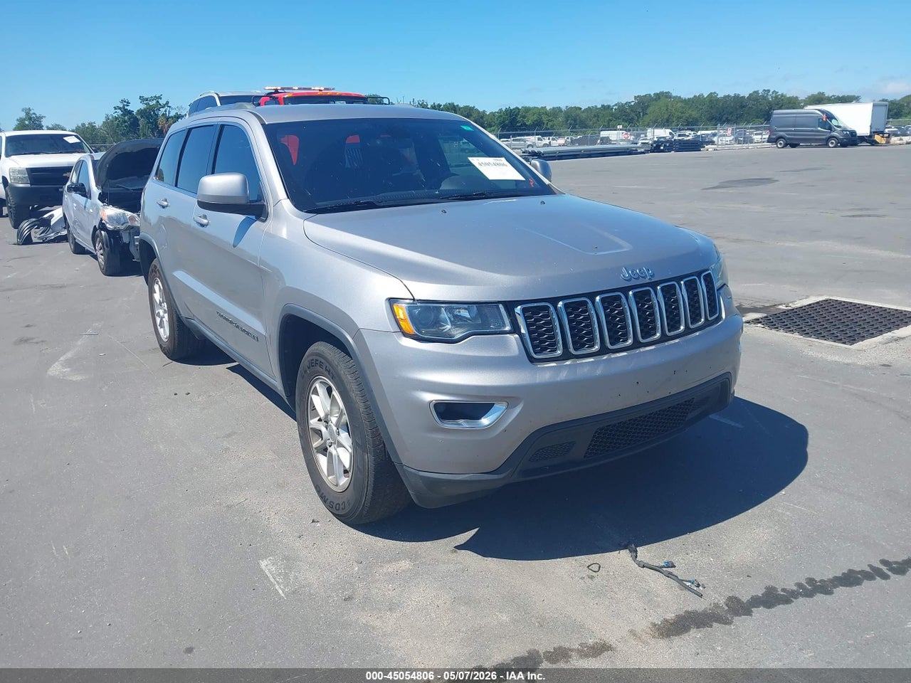 1C4RJEAG9JC****** · 2018 JEEP GRAND CHEROKEE LAREDO E 4X2