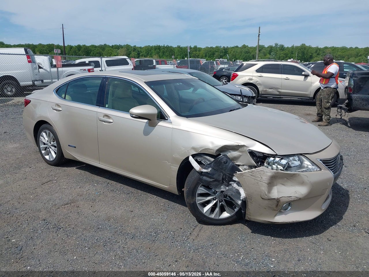 JTHBW1GG7D2****** · 2013 LEXUS ES 300H