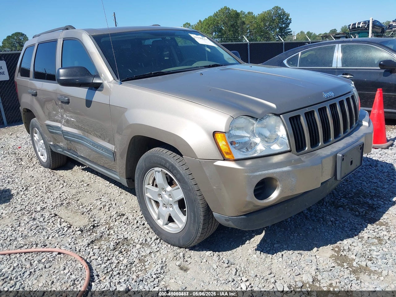1J4GS48K25C****** · 2005 JEEP GRAND CHEROKEE LAREDO