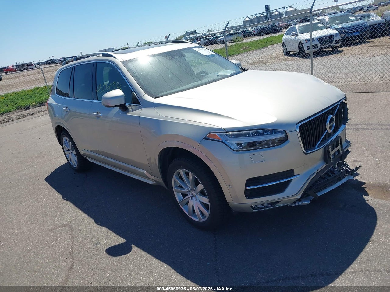 YV4A22PK3H1****** · 2017 VOLVO XC90 T6 MOMENTUM