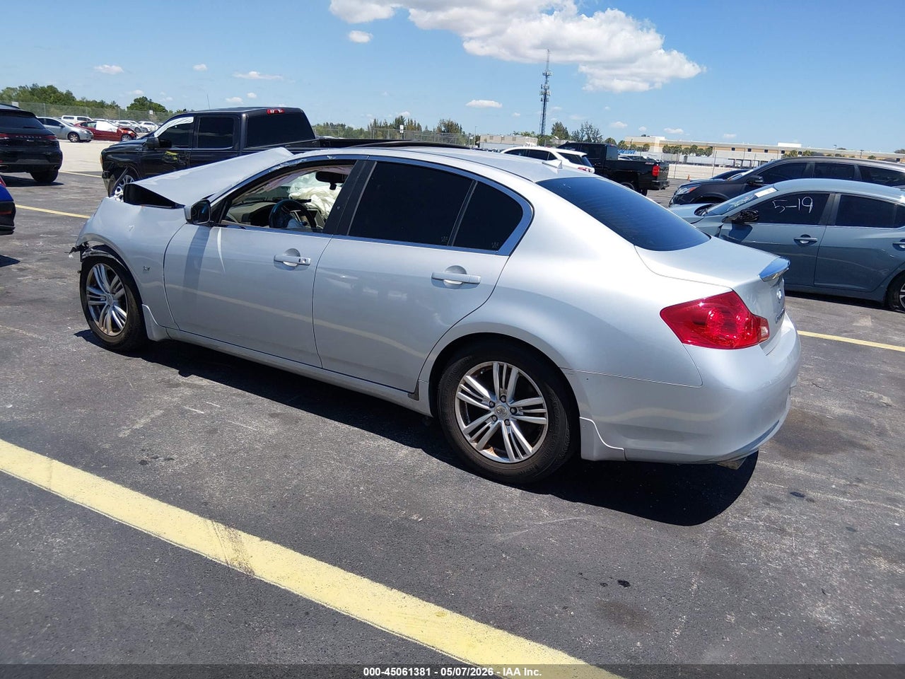 2015 INFINITI Q40 · 3/11