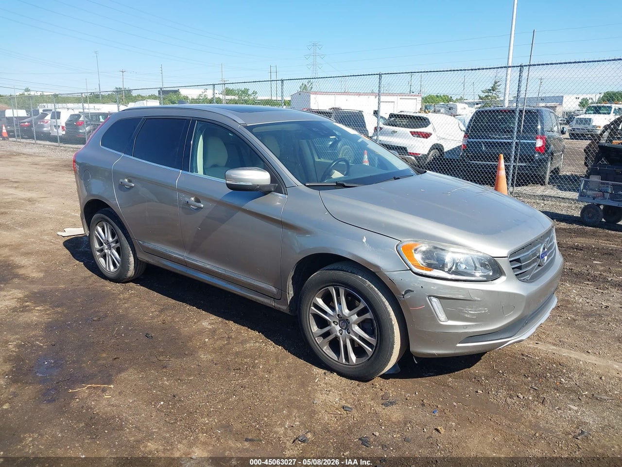 YV4612RM1F2****** · 2015 VOLVO XC60 T5 PLATINUM