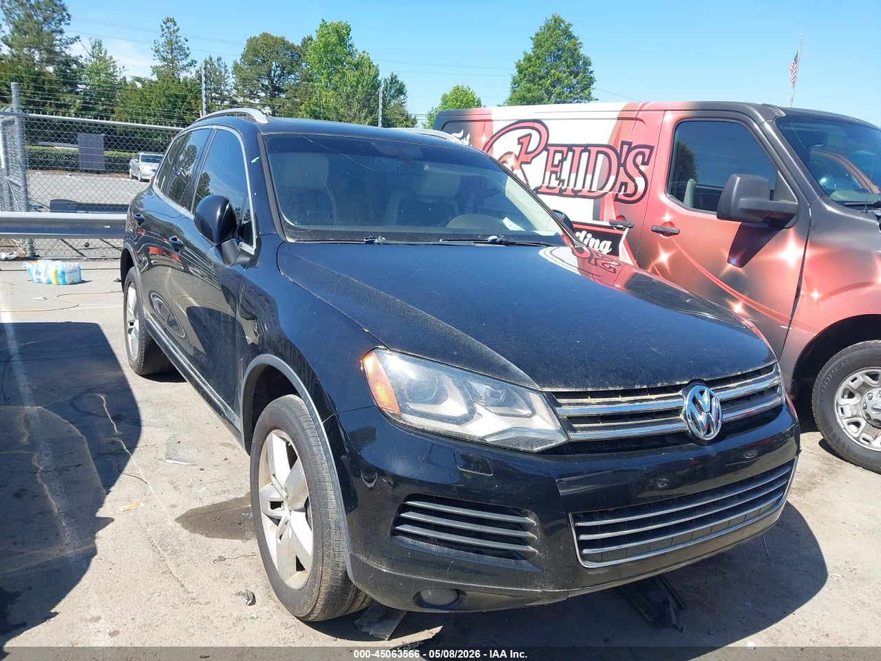 WVGFF9BP4BD****** · 2011 VOLKSWAGEN TOUAREG VR6 LUX
