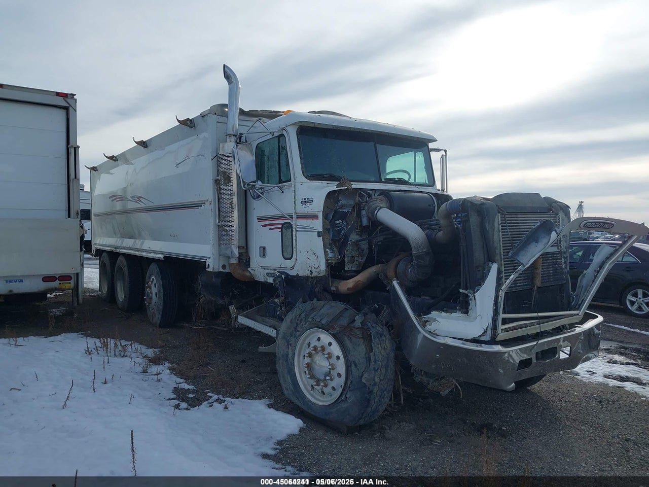1FUYDCYB0YD****** · 2000 FREIGHTLINER CONVENTIONAL FLD120