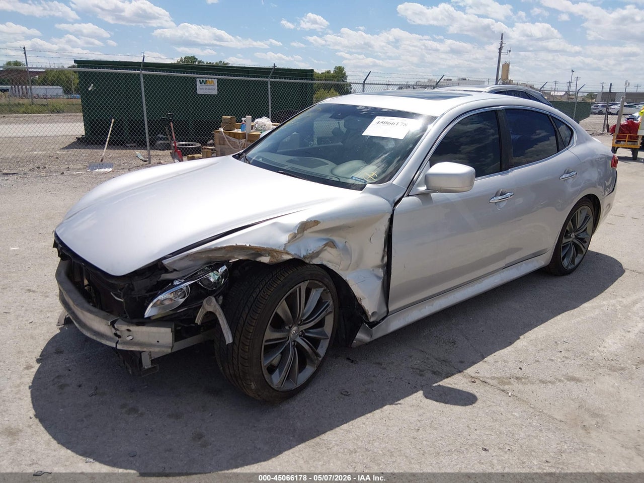 2011 INFINITI M37 · 2/10
