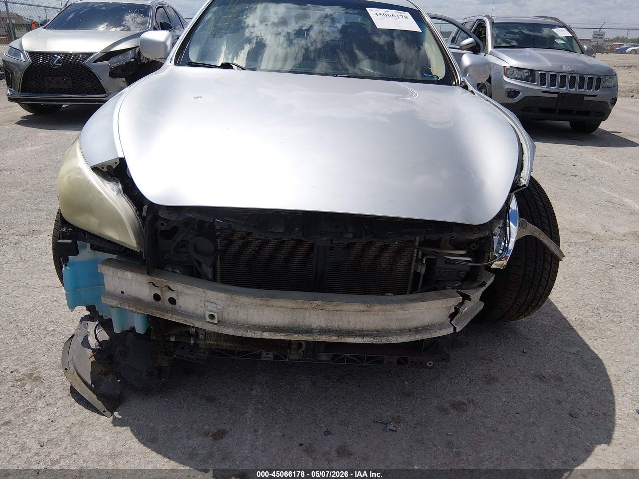 2011 INFINITI M37 · 6/10