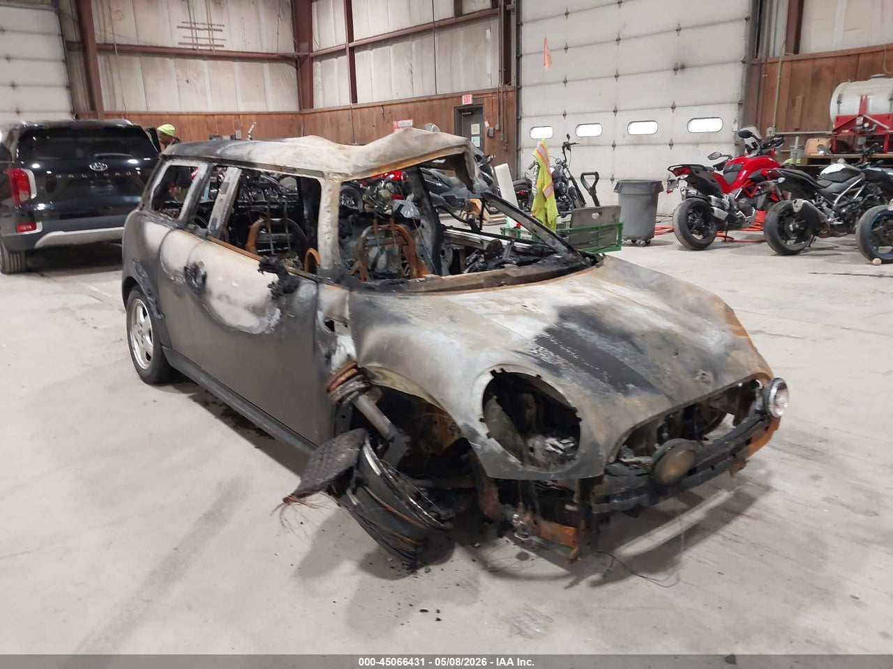 WMWML33558T****** · 2008 MINI COOPER CLUBMAN