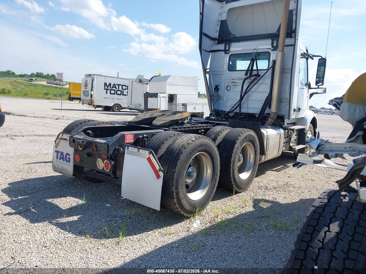 2022 VOLVO VNR · 4/4