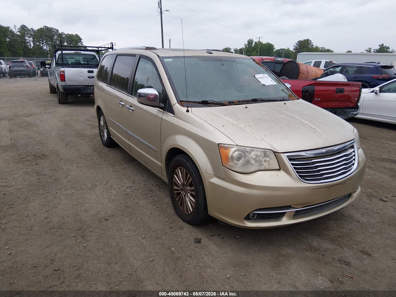 2A4RR6DG3BR****** · 2011 CHRYSLER TOWN &amp; COUNTRY LIMITED