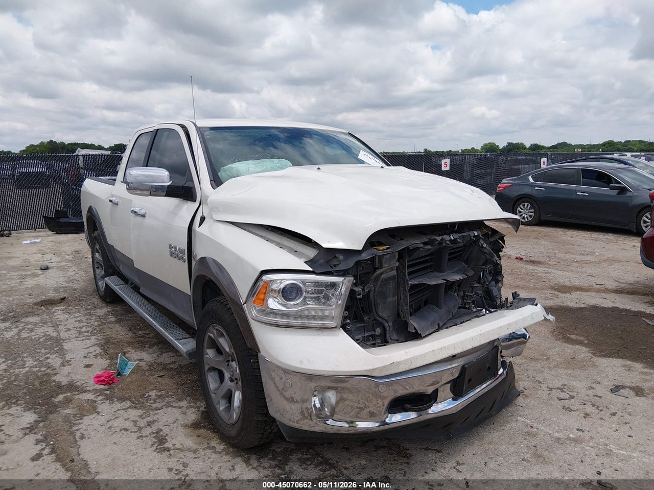 1C6RR7NT5JS****** · 2018 RAM 1500 LARAMIE  4X4 5'7 BOX