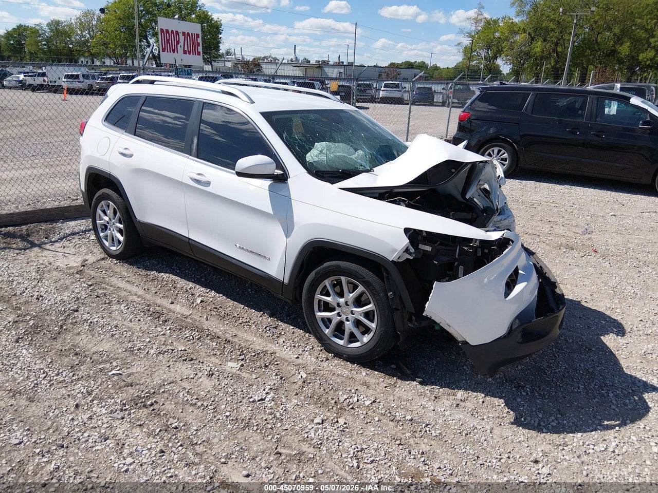 1C4PJLCB5HW****** · 2017 JEEP CHEROKEE LATITUDE FWD