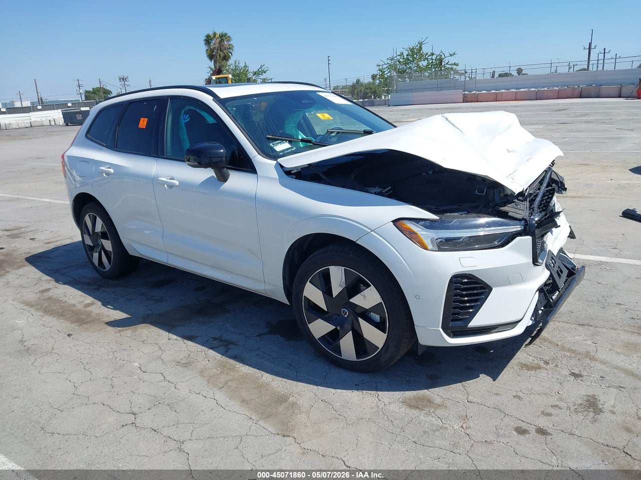2024 VOLVO XC60 RECHARGE PLUG-IN HYBRID T8 PLUS DARK THEME