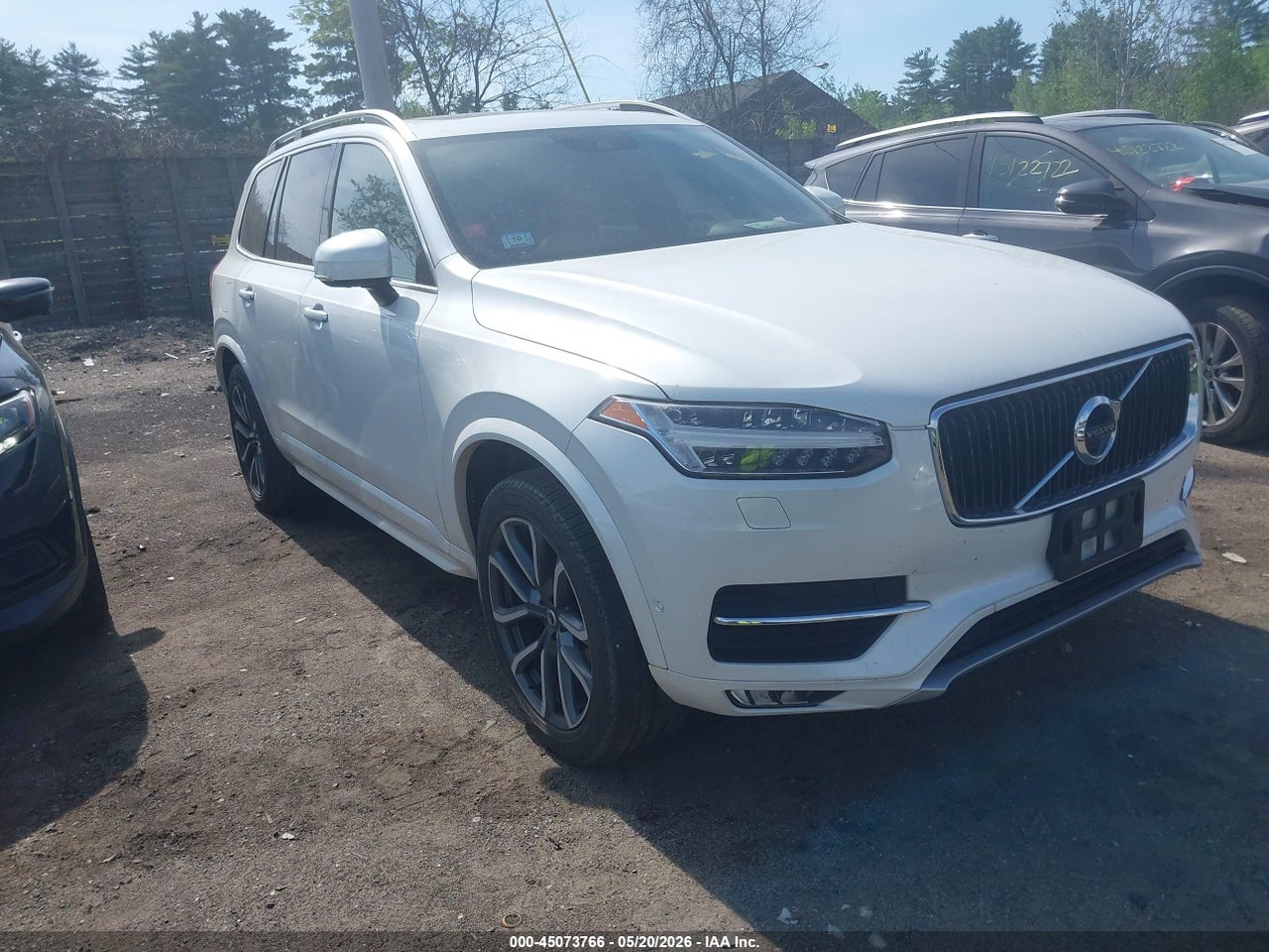 YV4A22PK2H1****** · 2017 VOLVO XC90 T6 MOMENTUM