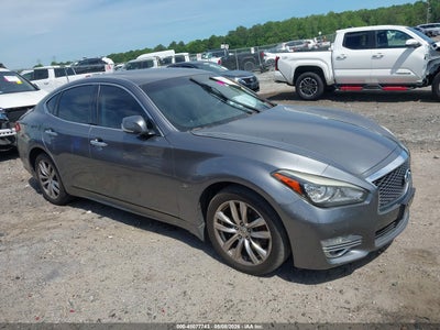 2015 INFINITI Q70 3.7