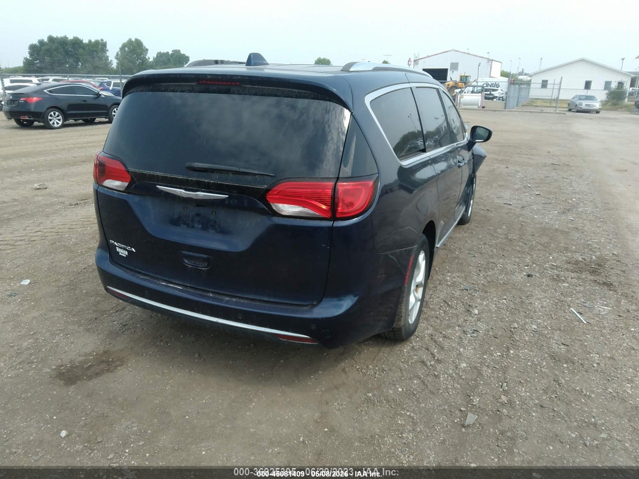 2017 CHRYSLER PACIFICA TOURING-L PLUS · 4/11