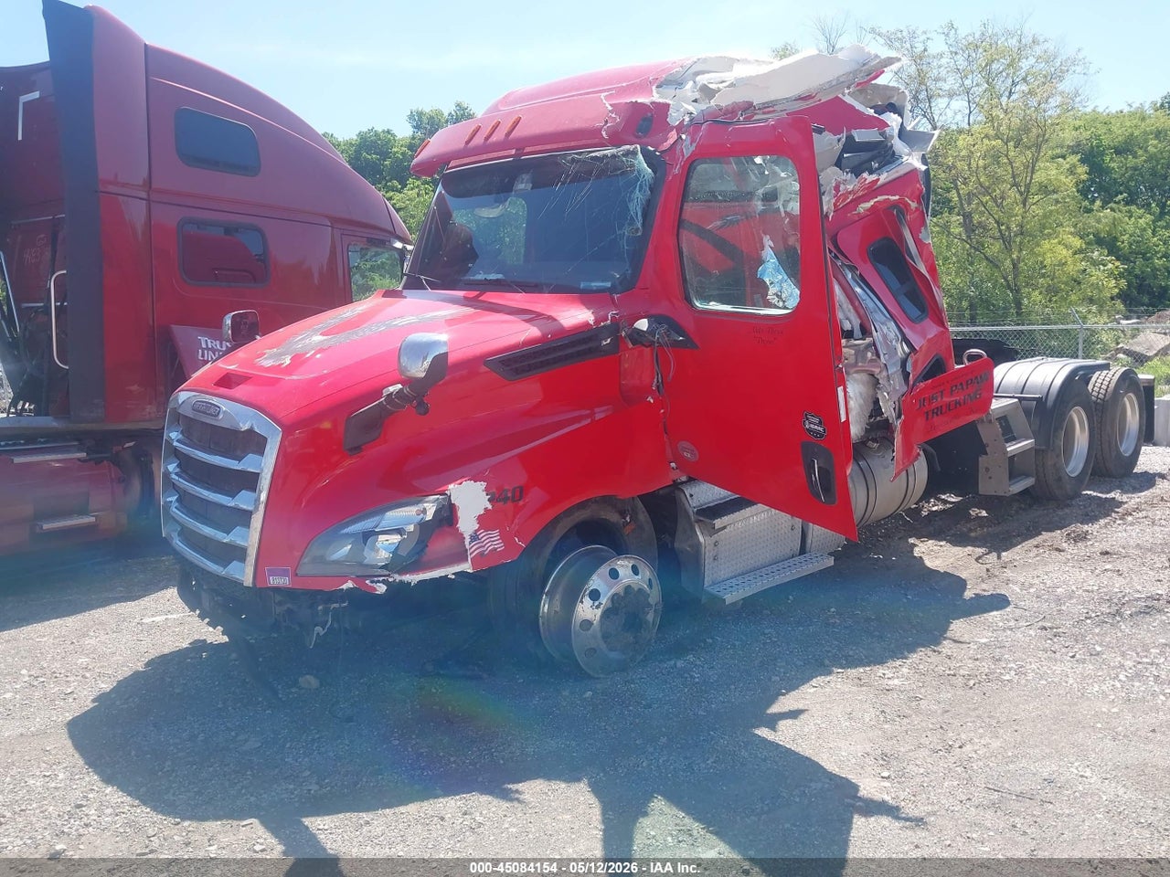 2020 FREIGHTLINER NEW CASCADIA 126 · 2/11