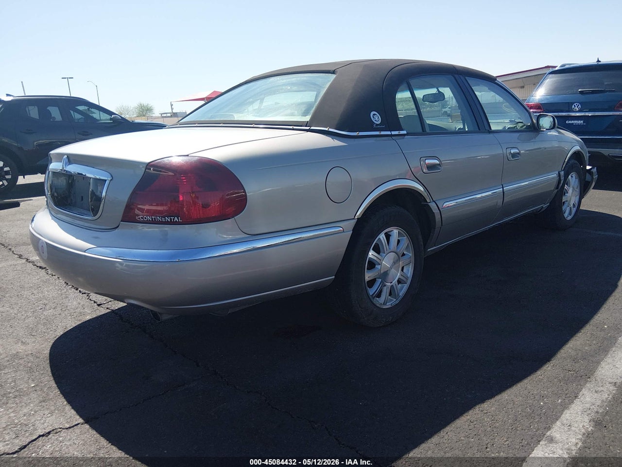 2001 LINCOLN CONTINENTAL · 4/10