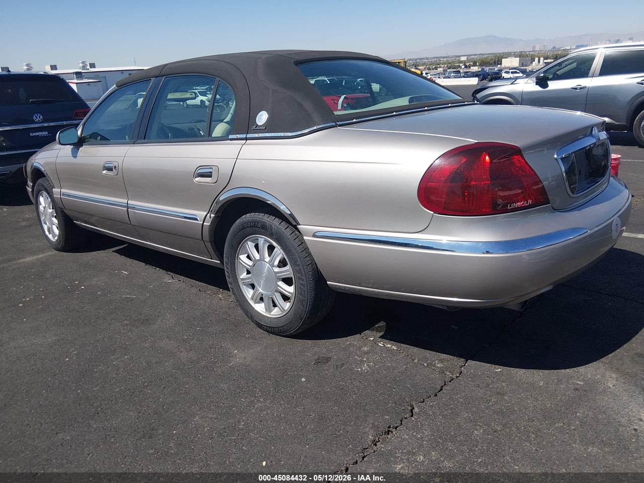 2001 LINCOLN CONTINENTAL · 3/10
