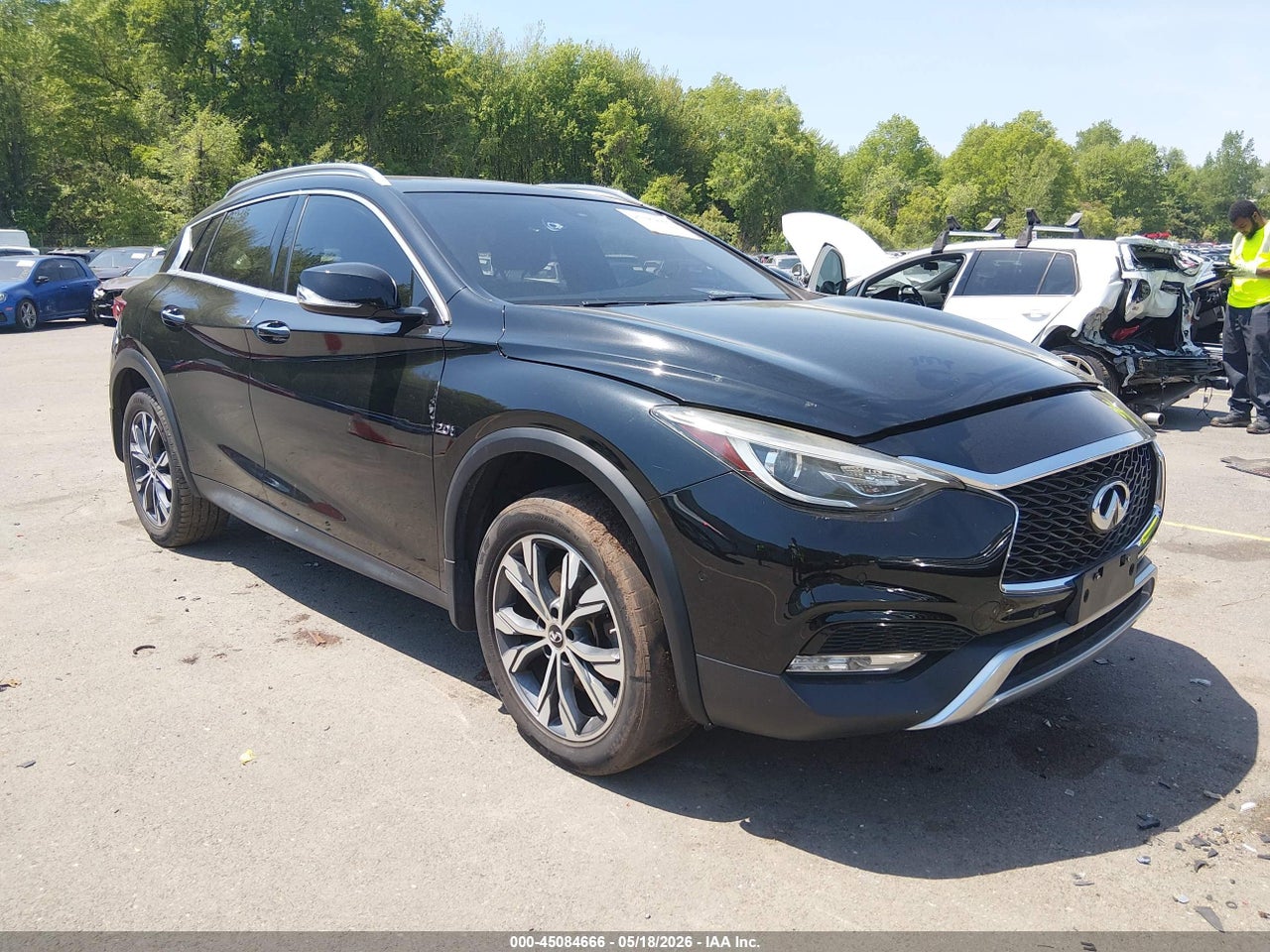 SJKCH5CR7JA****** · 2018 INFINITI QX30 PREMIUM