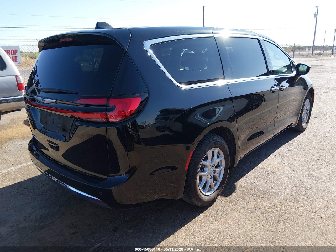 2025 CHRYSLER PACIFICA SELECT · 4/11