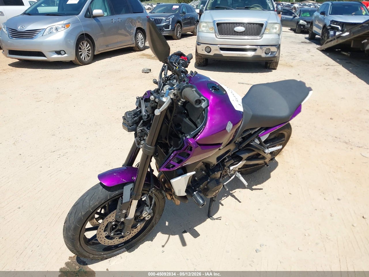 2020 YAMAHA MT09 · 2/11