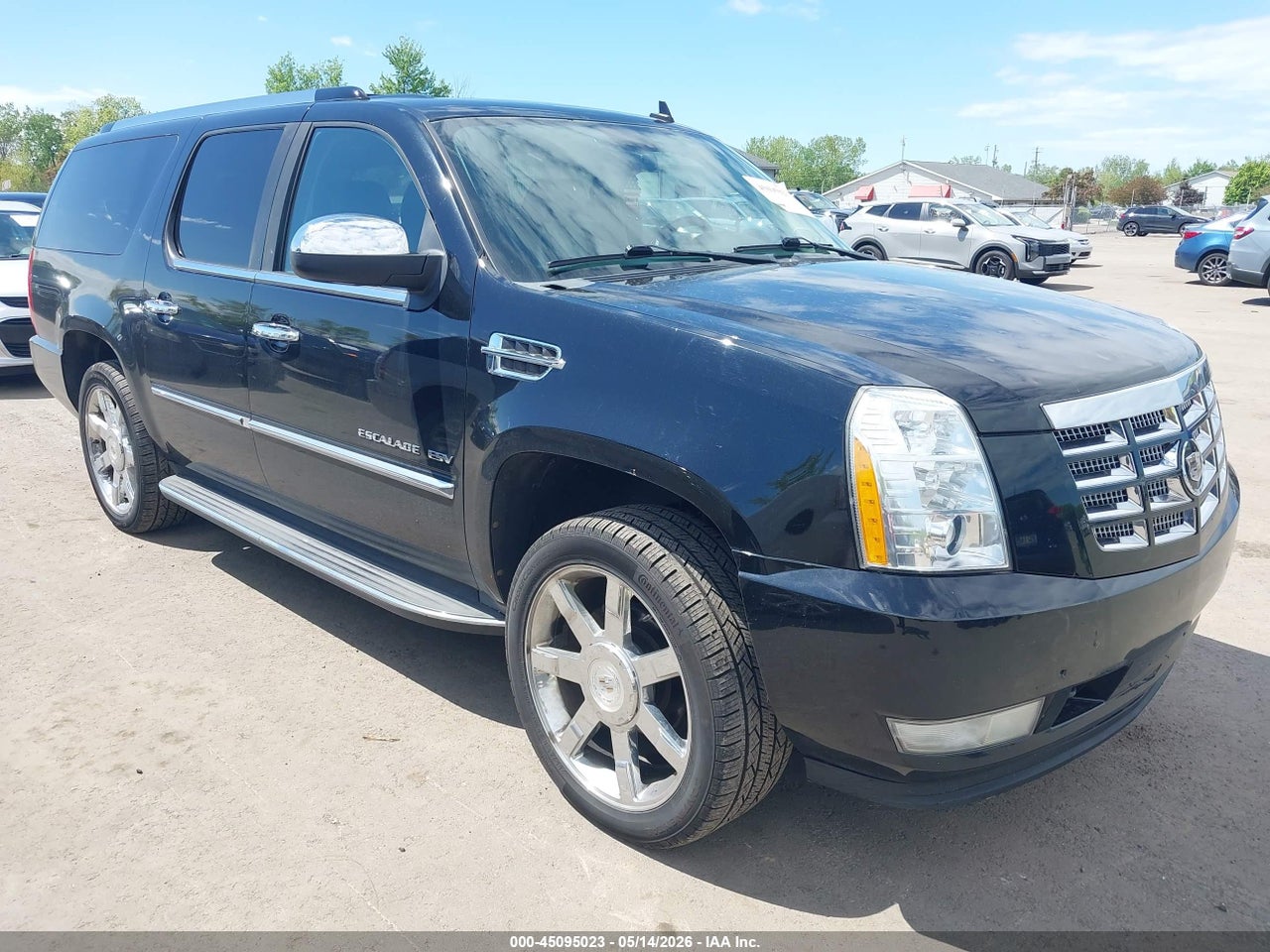 1GYS4HEF8BR****** · 2011 CADILLAC ESCALADE ESV LUXURY
