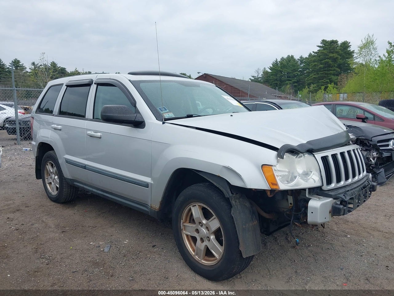 1J8GR48K27C****** · 2007 JEEP GRAND CHEROKEE LAREDO