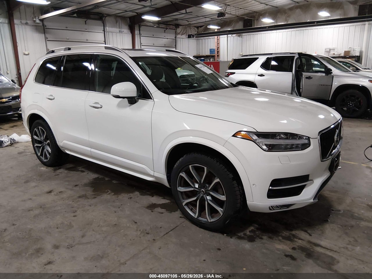 YV4A22PK0H1****** · 2017 VOLVO XC90 T6 MOMENTUM