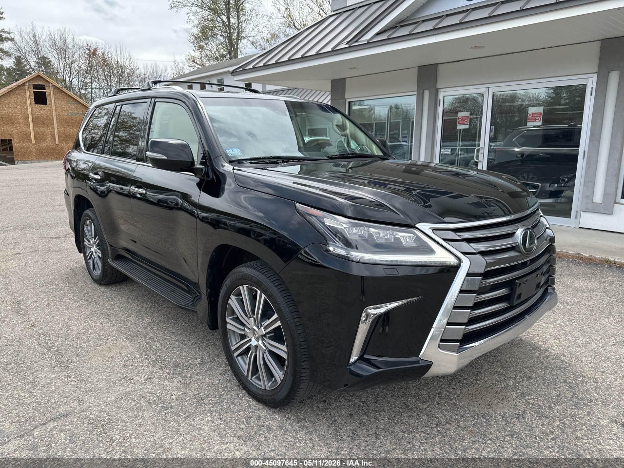JTJHY7AX6H4****** · 2017 LEXUS LX 570