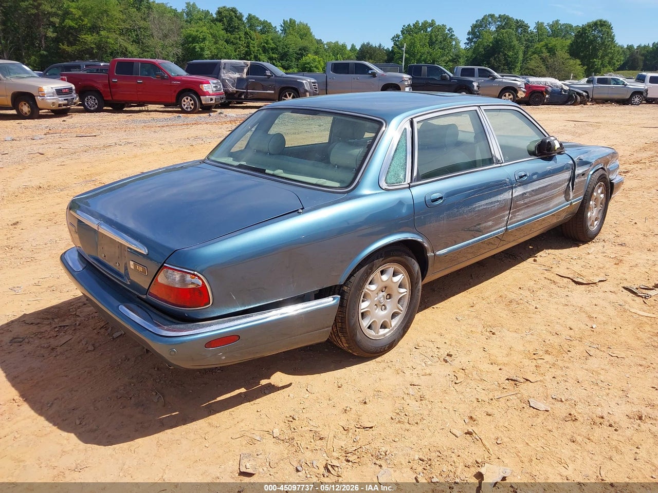 2001 JAGUAR XJ8 · 4/11
