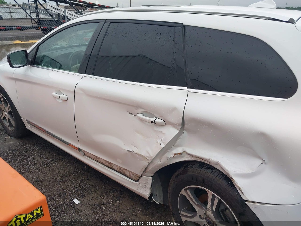 2015 VOLVO XC60 T6 · 6/11