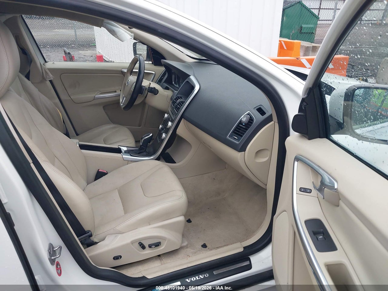 2015 VOLVO XC60 T6 · 5/11