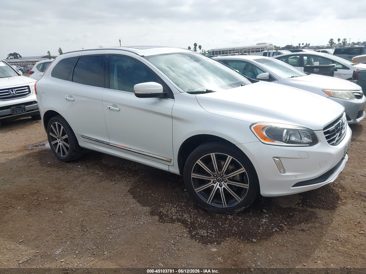 YV449MDM8F2****** · 2015 VOLVO XC60 T6 PLATINUM