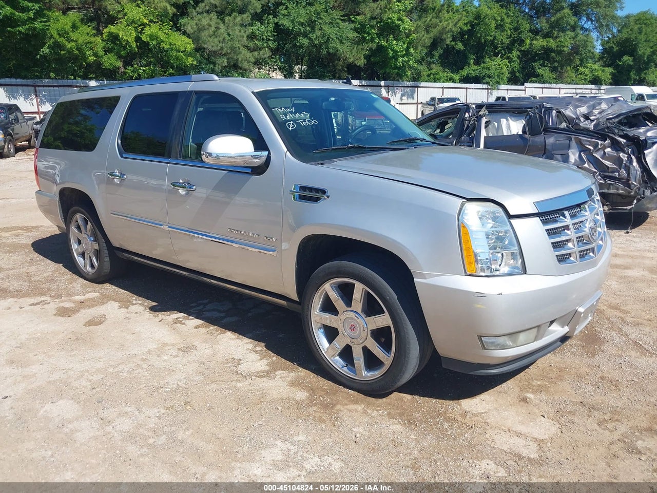 1GYS3JEF8BR****** · 2011 CADILLAC ESCALADE ESV PREMIUM