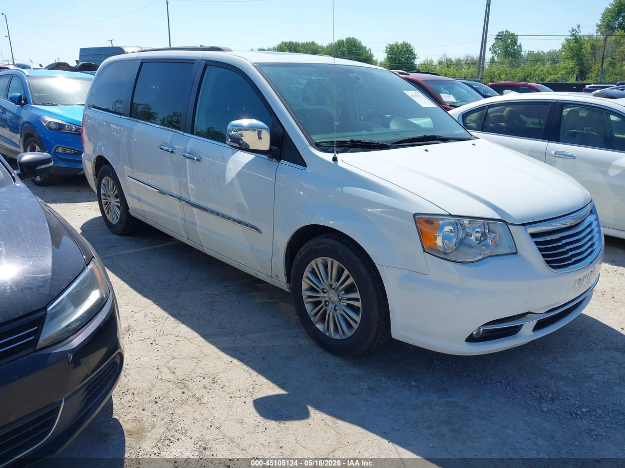 2C4RC1CG3GR****** · 2016 CHRYSLER TOWN &amp; COUNTRY TOURING-L ANNIVERSARY EDITION