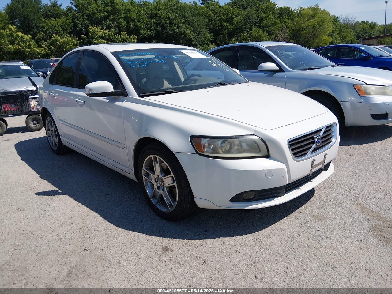 YV1382MS2A2****** · 2010 VOLVO S40 2.4I
