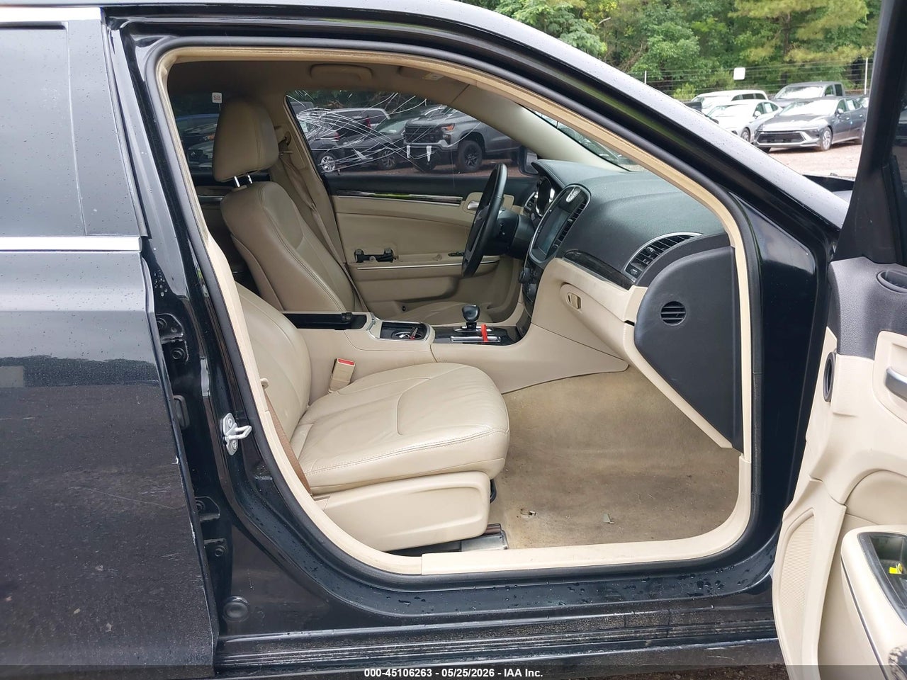 2C3CCAAGXEH****** · 2014 CHRYSLER 300   · 5/11