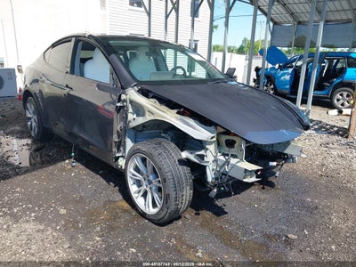 7SAYGDEE2PF****** · 2023 TESLA MODEL Y AWD/LONG RANGE DUAL MOTOR ALL-WHEEL DRIVE