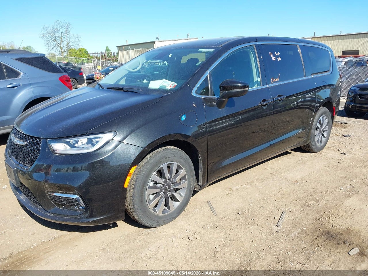 2023 CHRYSLER PACIFICA HYBRID TOURING L · 2/11